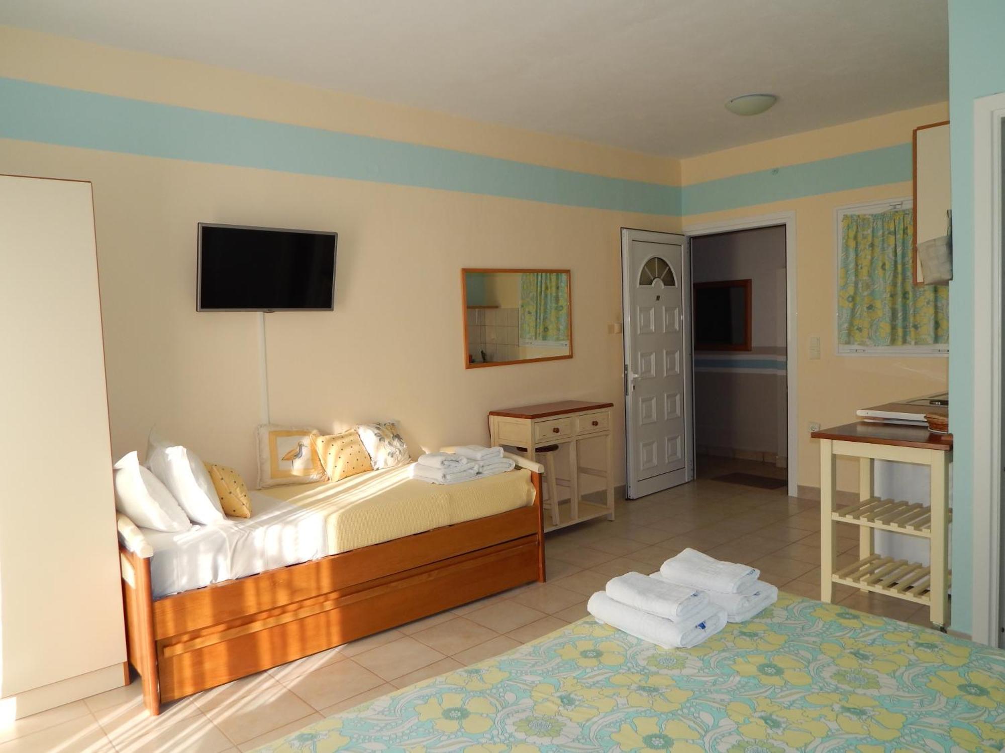 Palmina Mare Villa And Studios Паралия-Враху Экстерьер фото